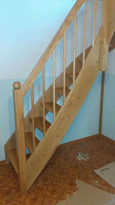 Zavite lesene stopnice