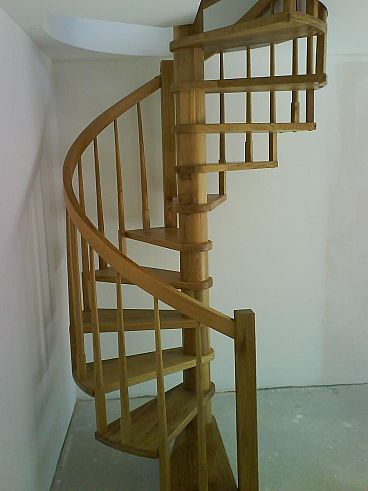 Polžaste lesene stopnice