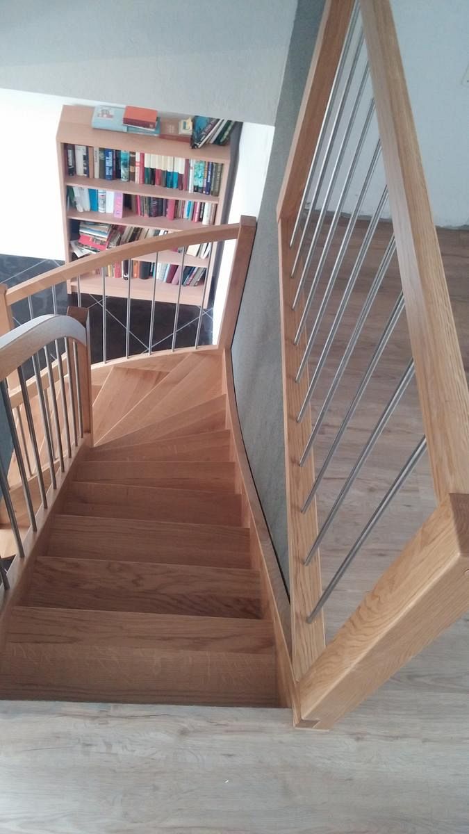 Leseno stopnišče z zaščito ob zaključku