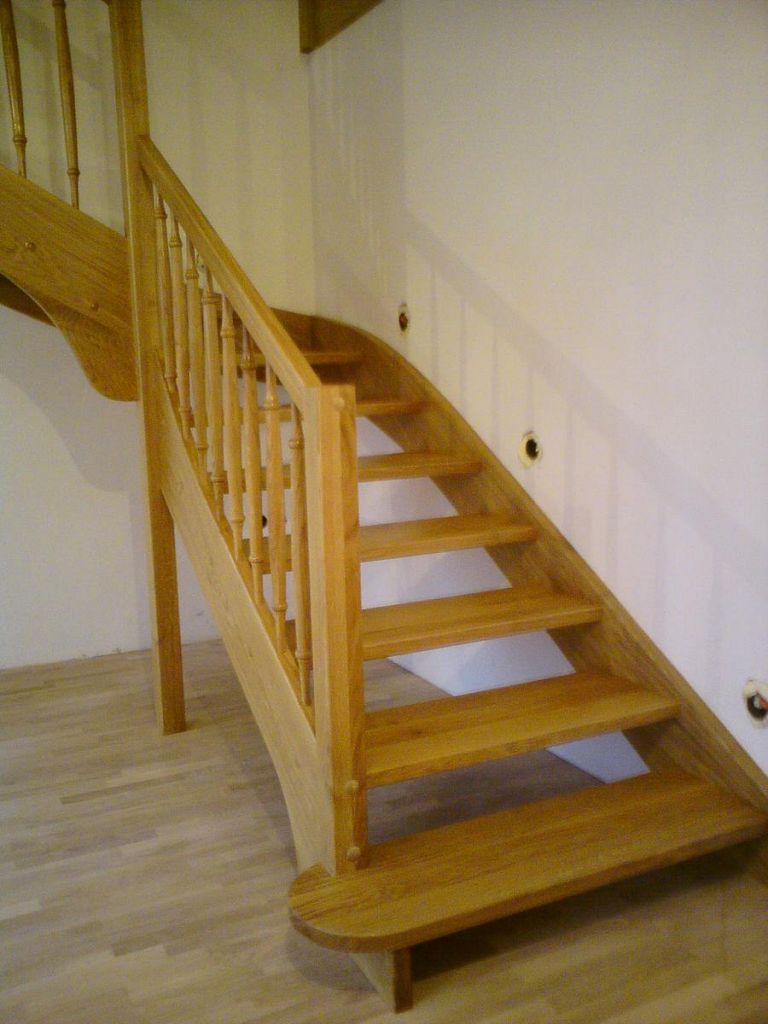 Leseno stopnišče z osvetlitvijo
