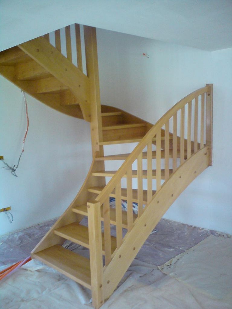 Lesene stopnice za montažne objekte